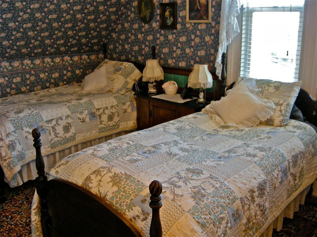 The Old Tower House Bed & Breakfast North Bend Room photo